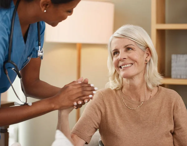 Right Support Road Recovery Doctor Having Consultation Senior Woman Home — Stock Photo, Image
