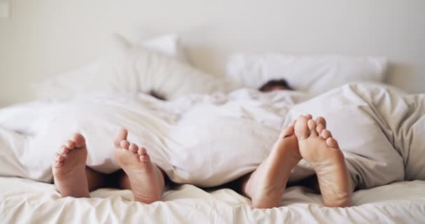 Video Footage Couples Feet Poking Out Bed Sheets — Vídeos de Stock