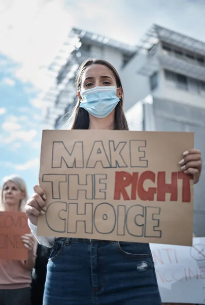 Make Right Decision Yourself Young Woman Protesting Covid Vaccine March — Stockfoto