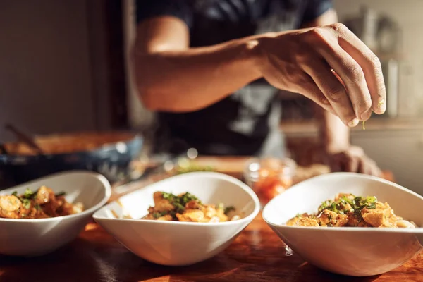 Culinary Magic Pours His Fingertips Unrecognisable Man Preparing Delicious Meal —  Fotos de Stock