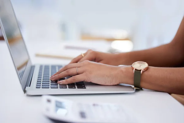 Never Leave Clients Waiting Too Long Unrecognizable Businesswoman Sitting Alone — Stok fotoğraf