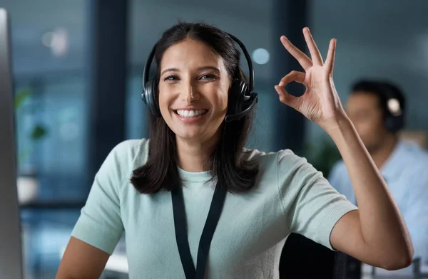 You Talk Well Take Care Portrait Young Woman Using Headset — Stockfoto