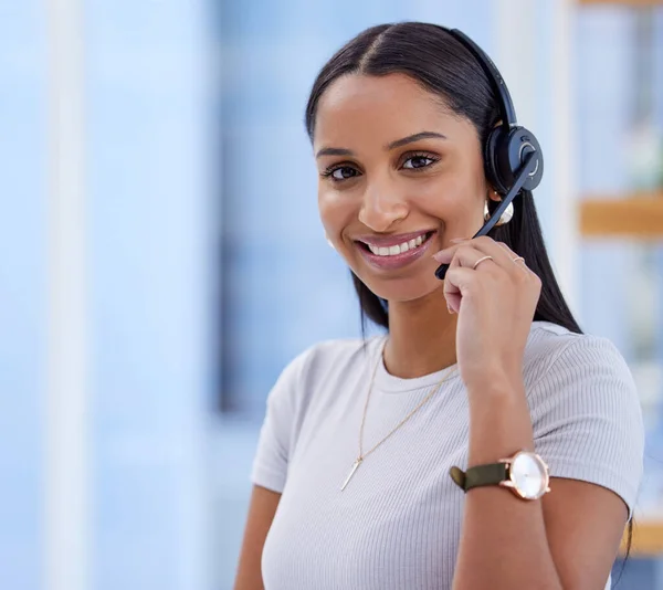 Here Help Cropped Portrait Attractive Young Female Call Center Agent — Stok fotoğraf