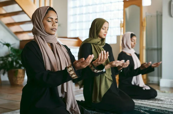 Has Been Time Prosperity Group Muslim Women Praying Together — Zdjęcie stockowe