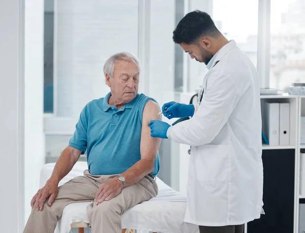 Might Sting Little Handsome Young Male Doctor Administering Covid Vaccine — Fotografia de Stock