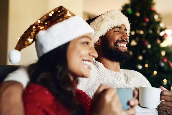 Bundle Tight Its Eggnog Night Happy Young Couple Relaxing Sofa — Stok fotoğraf