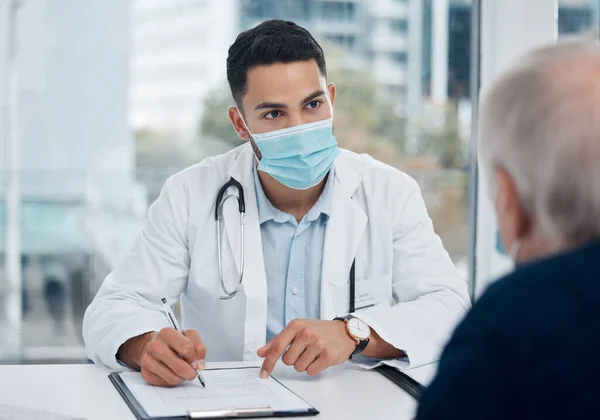 Just Few Details You Young Doctor Talking Patient Office — Foto Stock