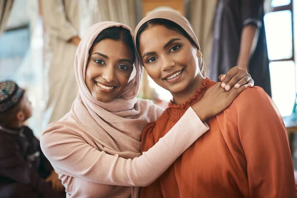 Sister Everything Two Muslim Sisters Bonding — ストック写真