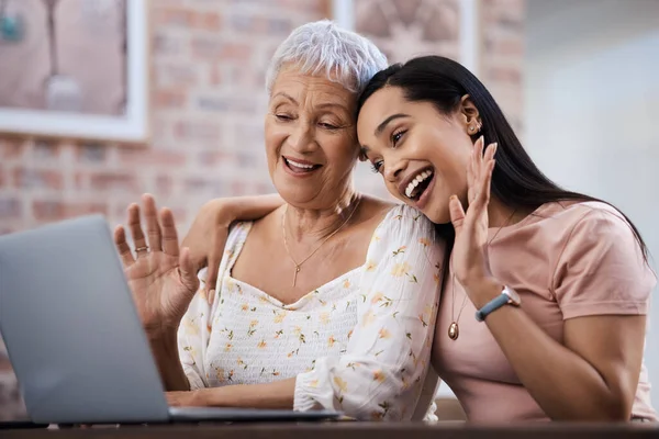 Fam Senior Woman Using Laptop Her Daughter Make Video Call — Foto de Stock