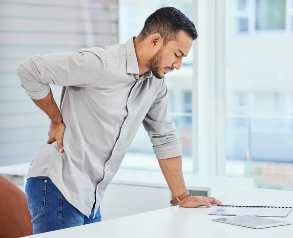 Someone Needs Get Masseuse Young Businessman Experiencing Back Pain Office — Stock fotografie