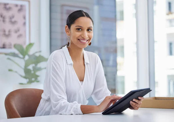 Honey Youll Never Know You Lay Low Portrait Businesswoman Using — Foto de Stock