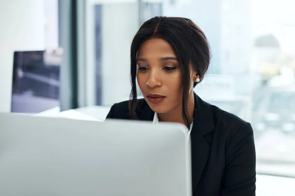 Steady Focus Gets You Further Young Businesswoman Using Computer Modern — Fotografia de Stock