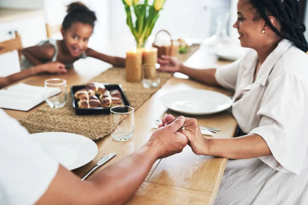 Blessing Meal Has Been Prepared Unrecognizable Family Holding Hands Prayer — Stockfoto