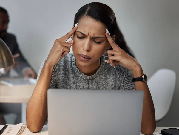 Have Idea How Going Get Done Young Businesswoman Experiencing Headache — Foto Stock