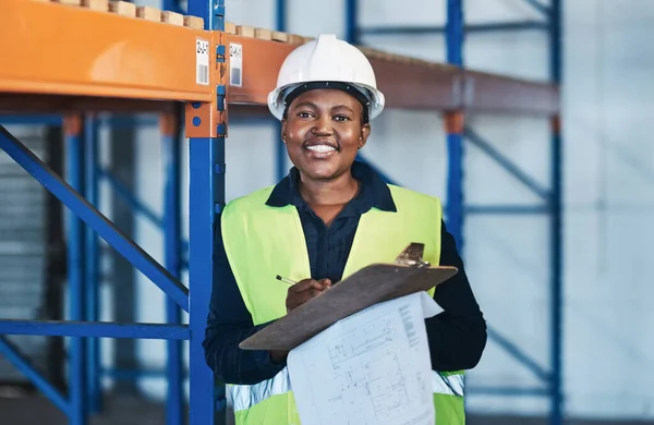 Leading Example Other Women Out Attractive Young Contractor Standing Warehouse — Stock Fotó