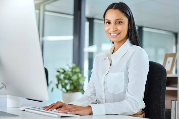 Happiest Get Help People Attractive Young Call Centre Agent Sitting — Stockfoto