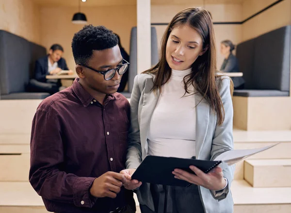 Its Great Have Colleague You Can Rely Two Young Businesspeople — Stock Photo, Image