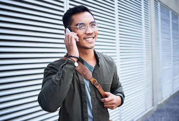 Pretending Phone Calls Young Man Using Phone City —  Fotos de Stock