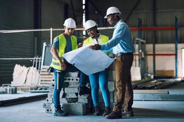 Youve Got Dream Theyve Got Draft Group Builders Having Meeting — Stockfoto