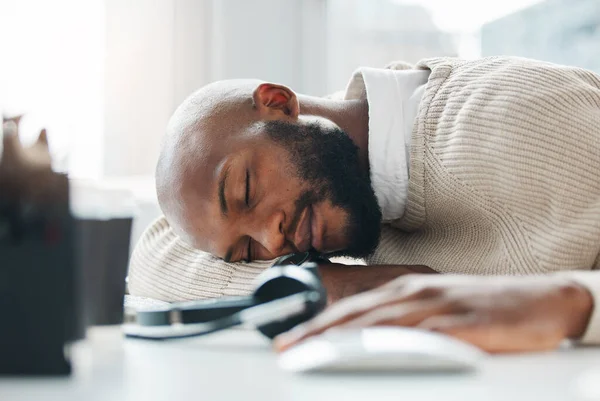 Too Exhausted Work Handsome Young Businessman Sleeping His Desk Day — Fotografia de Stock