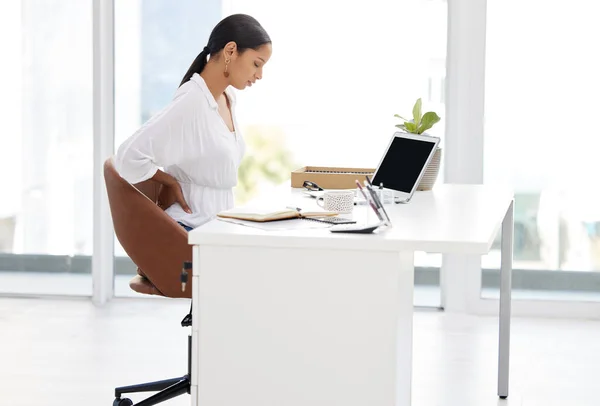 Trying Stay Productive Young Businesswoman Sitting Desk Looking Tired Modern — Stockfoto