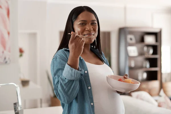 Mommy Baby Both Need Eat Healthy Too Portrait Pregnant Woman — Fotografia de Stock