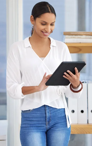 Technology Makes Life Much Easier Young Businesswoman Using Digital Tablet — Fotografia de Stock