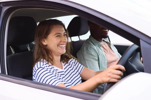 Fun Times Way Happy Young Couple Going Road Trip — Zdjęcie stockowe