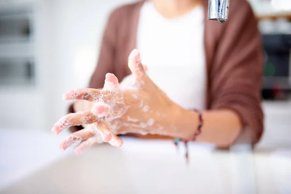 Dont Forget Get Those Fingers Unrecognizable Woman Washing Her Hands — Stockfoto