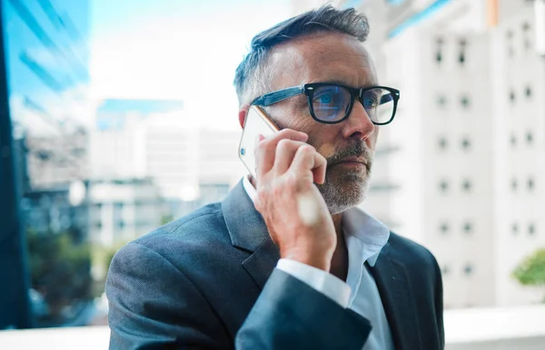 Connecting Clients Shot Mature Businessman Using Phone Urban Background — Stok fotoğraf