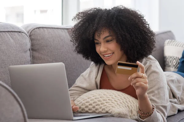 Pay Day Young Woman Shopping Online While Laying Couch Home — Stok fotoğraf