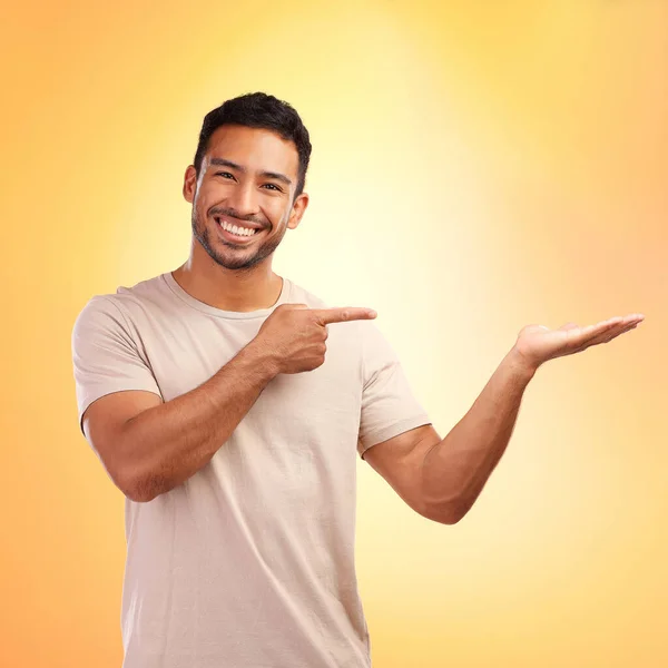 Think Youll Find Very Useful Young Man Pointing Copy Space — Stockfoto