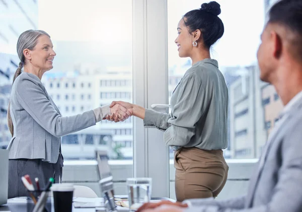 Growing Success Day Day Right People Two Businesswomen Shaking Hands — Foto de Stock