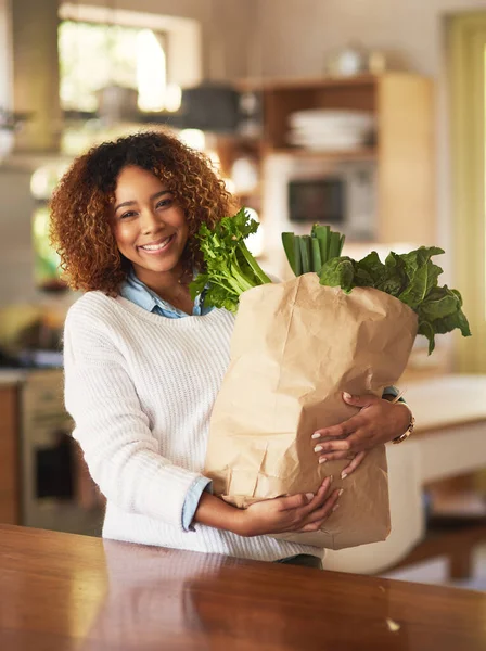 Healthy Living Begins Home Portrait Happy Young Woman Holding Bag — Stok fotoğraf