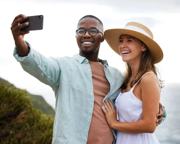 She Stole Heart Right Start Happy Young Couple Taking Selfies — Foto Stock