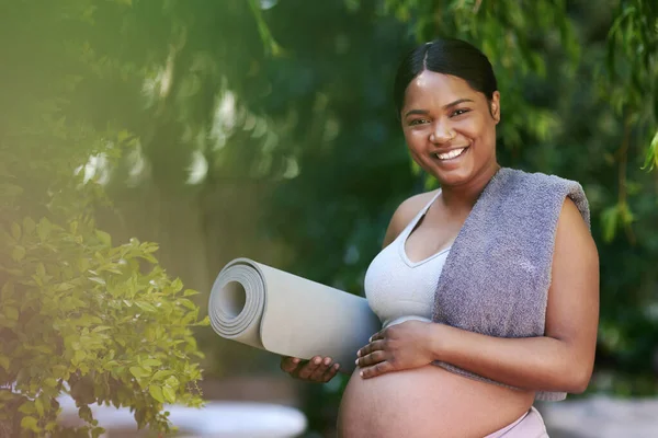 Baby Deserves Best Beautiful Young Pregnant Woman Standing Her Yoga — Fotografia de Stock