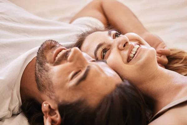 Gaze Ceiling Make Lame Jokes Young Couple Having Intimate Moment — Stok fotoğraf