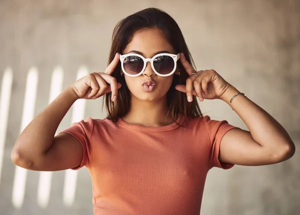 City Mine Owes Living Portrait Attractive Young Woman Wearing Sunglasses — Stock Photo, Image