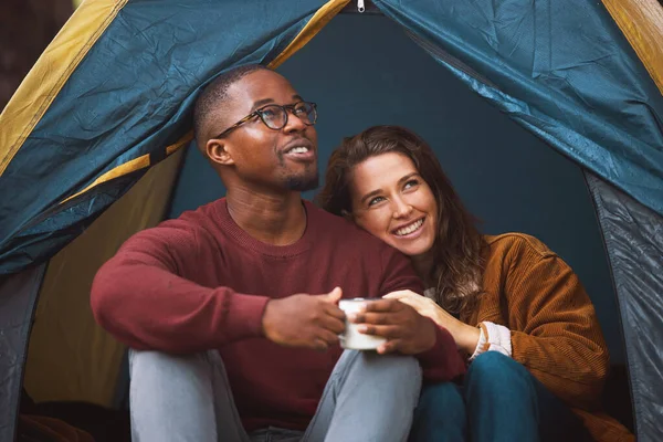 Nothing Says Romance Tent Chirping Birds Bae Young Couple Drinking — Foto Stock