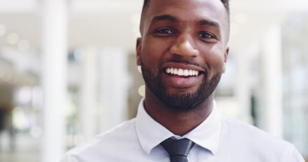 Face Laughing Confident Excited Corporate Worker Standing Office Portrait Young — Video