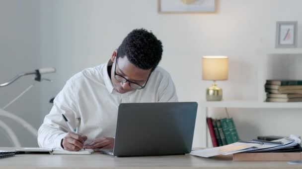 Black Business Man Writing Notes While Working Remotely Laptop Analyzing — Stockvideo