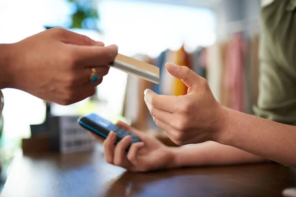 Make Smart Financial Choices Customer Giving Her Card Make Payment — Foto Stock