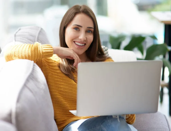 Uncapped Wifi Home Has Become Ultimate Happy Place Portrait Young — Stock Photo, Image