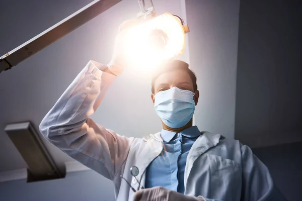 Shining Spotlight Dental Health Low Angle Shot Dentist Getting Ready — Foto Stock