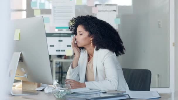 Sick Black Corporate Business Woman Blowing Her Nose Feeling Stuffy — Vídeo de Stock