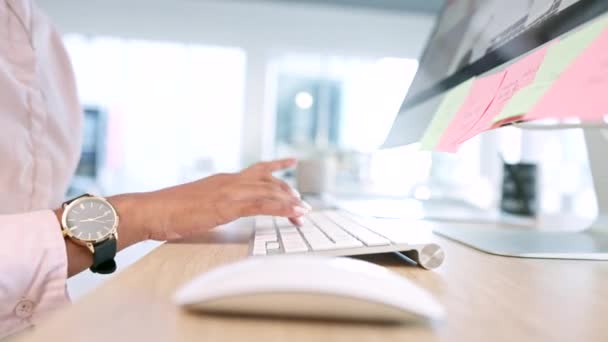 Busy Businesswoman Working Wireless Mouse Keyboard Computer Modern Office Desk — Video Stock