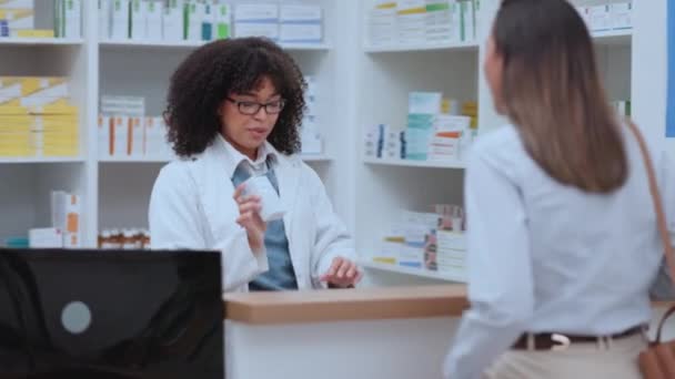 Pharmacist Talking Helping Showing Customer Medicine Pharmacy Explaining Prescription Dosage — Stock video