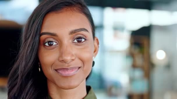 Closeup Face Portrait Happy Beautiful Young Woman Smiling Laughing While — Stock videók