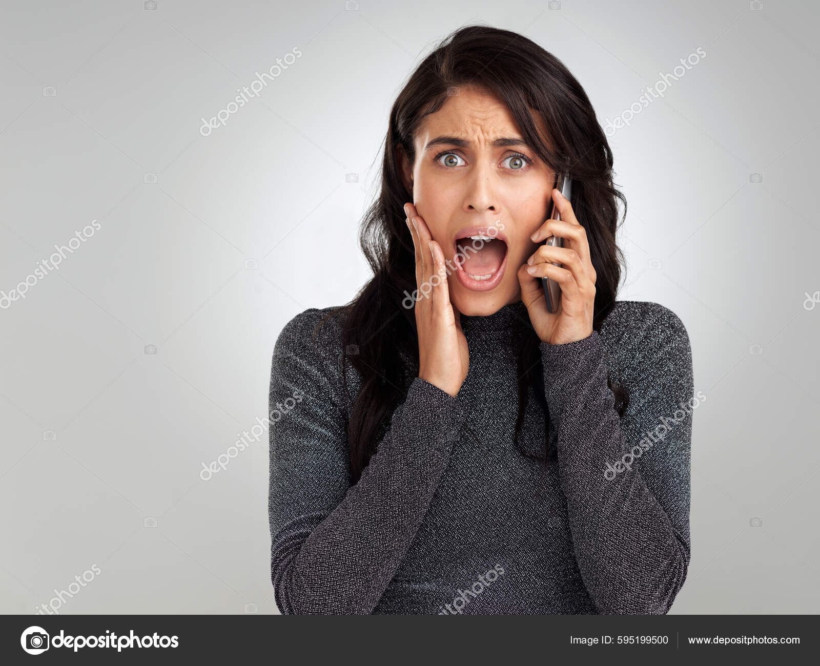 Закрой Входную Дверь Женщина Выглядела Шокированной Разговаривая.