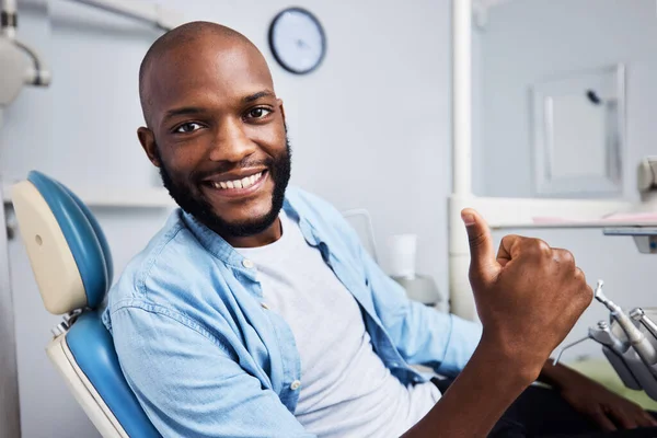 Recommend Dentist Anyday Portrait Young Man Showing Thumbs His Dental — Stock Photo, Image